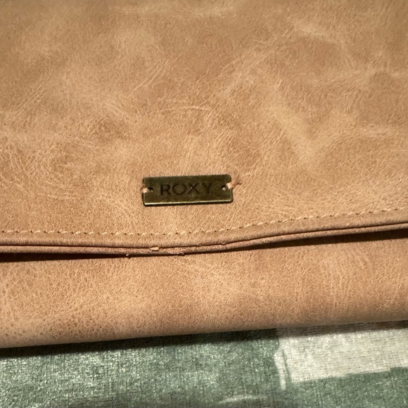 New Roxy Mauve Clutch / Wristlet / Crossbody Purse - Picture 3 of 15